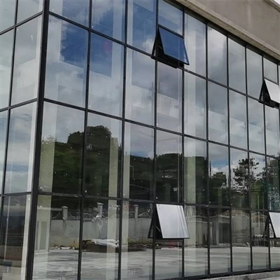 Komèsyal aliminyòm Windows